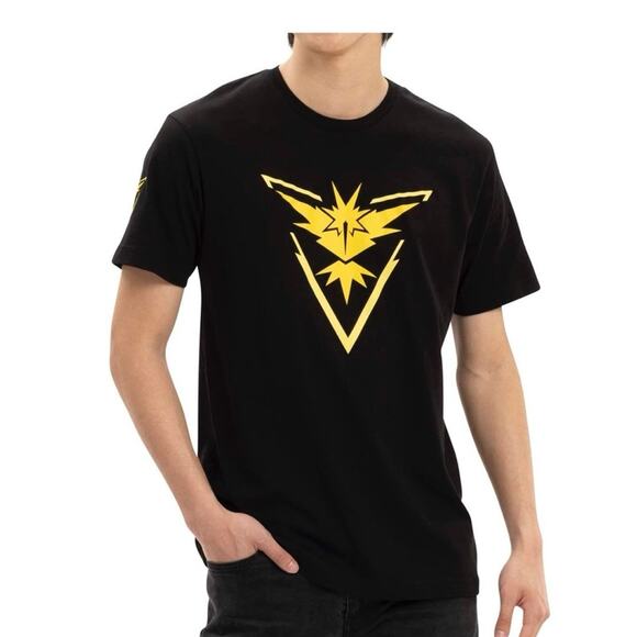 POKÉMON Team Instinct Sz L - Picture 1 of 5